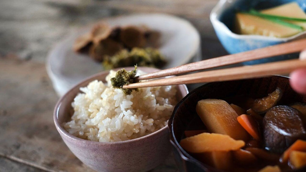 原因2.食生活が変わる事で体重増加