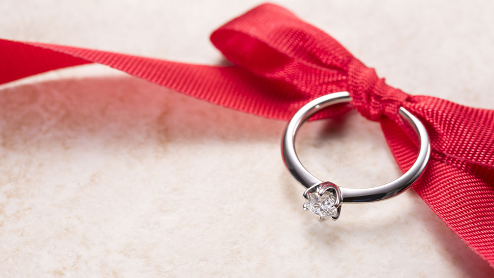 結婚を決めたら、婚約指輪の準備も忘れずに!