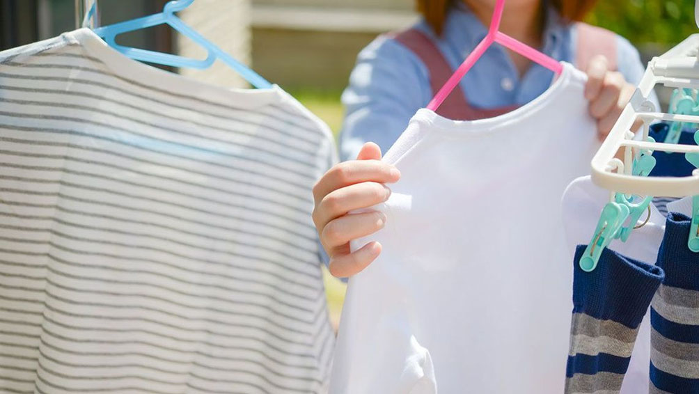 その1:汚れた服をすぐに洗う