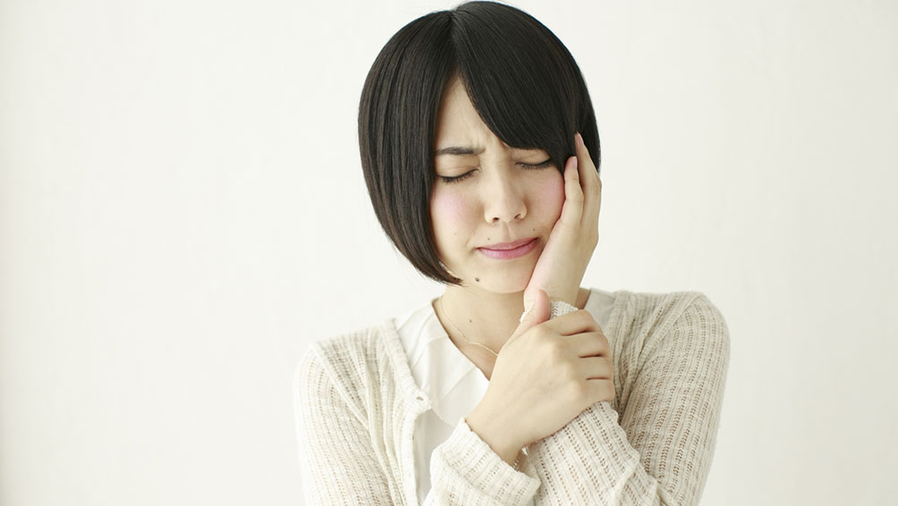 痛みがある歯茎の腫れ、痛みのない歯茎の腫れ、原因は何?
