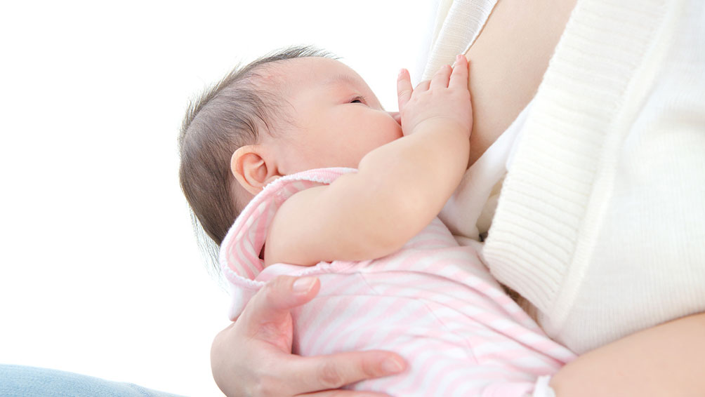 「吸う」から出る「母乳」