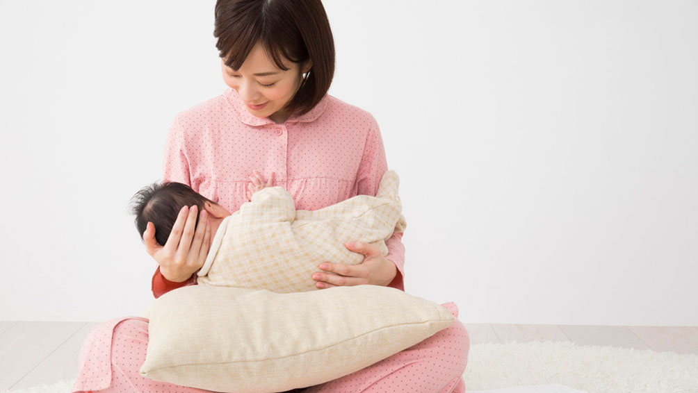 赤ちゃんとママが「楽な姿勢」であること