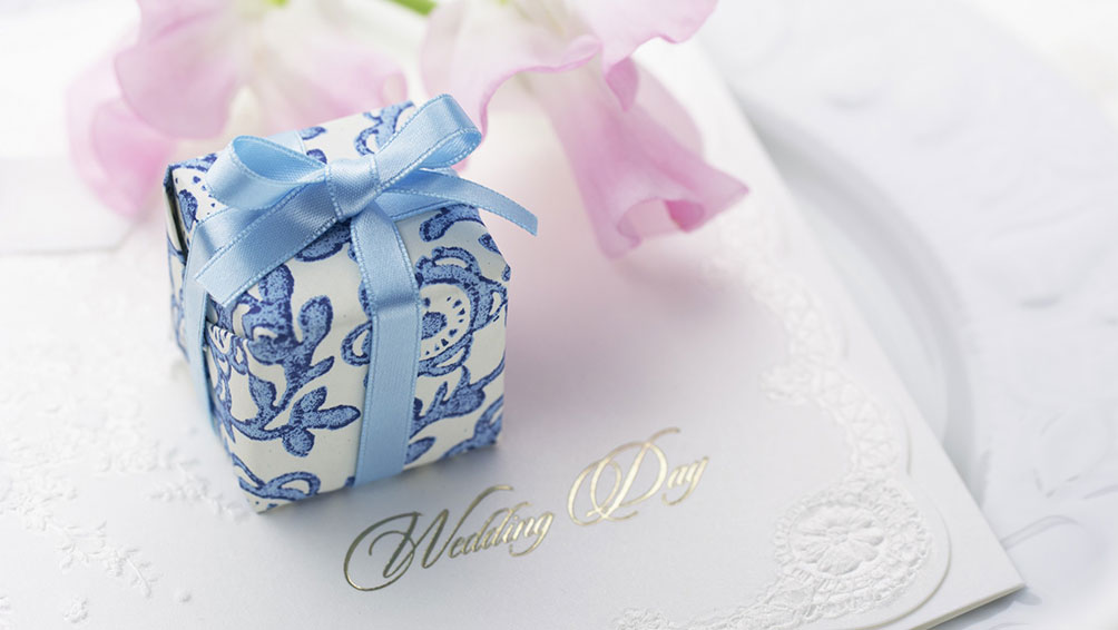 結婚式で両親へ渡すプレゼントに込める想いは?