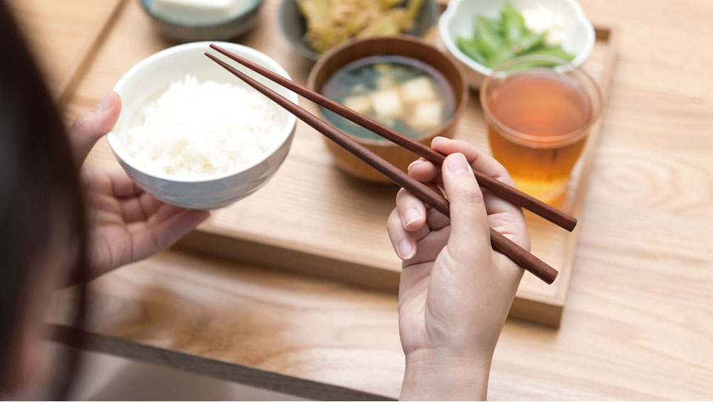 食べ物でもむくみ予防!美味しく食べつつむくみを抑えよう