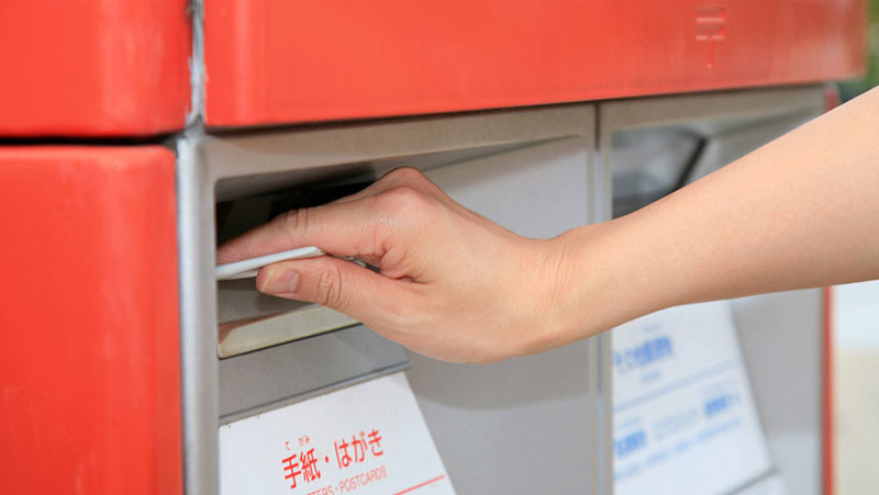 結婚報告はがきを送る時期や相手は?