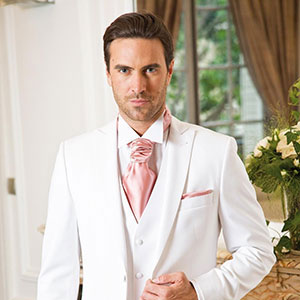 結婚式の王道「白」