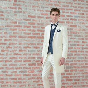 ジャケットの着丈が長いフロックコート