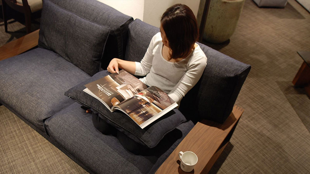 仲直りのきっかけ3.さりげなく隣に座る