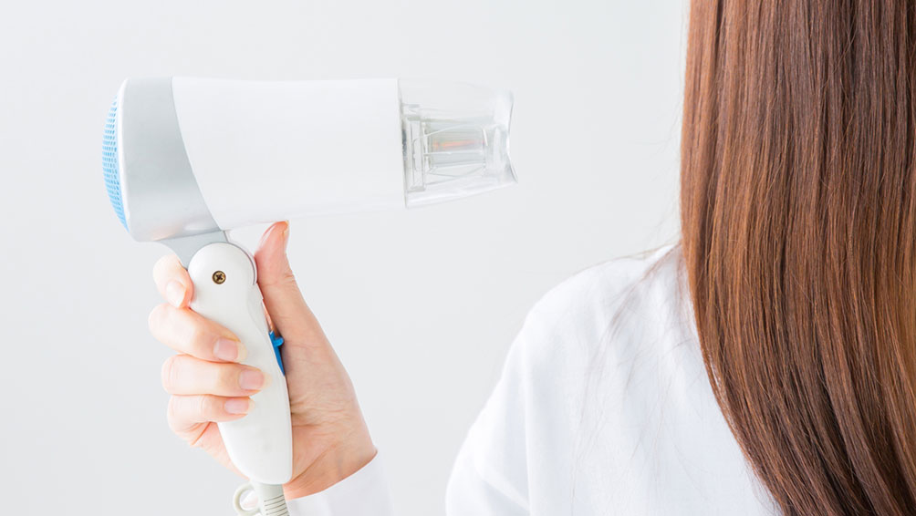 自然乾燥はNG!ドライヤーで美髪