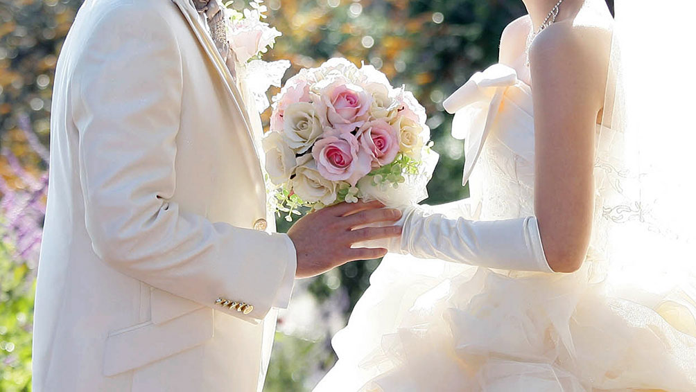 友人や職場に上手に報告をして、素敵な家族婚を挙げよう!