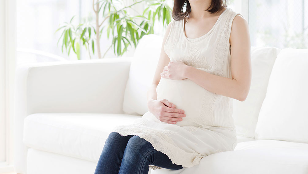 妊娠中に結婚式に呼ばれたら悩むのが「ドレス」